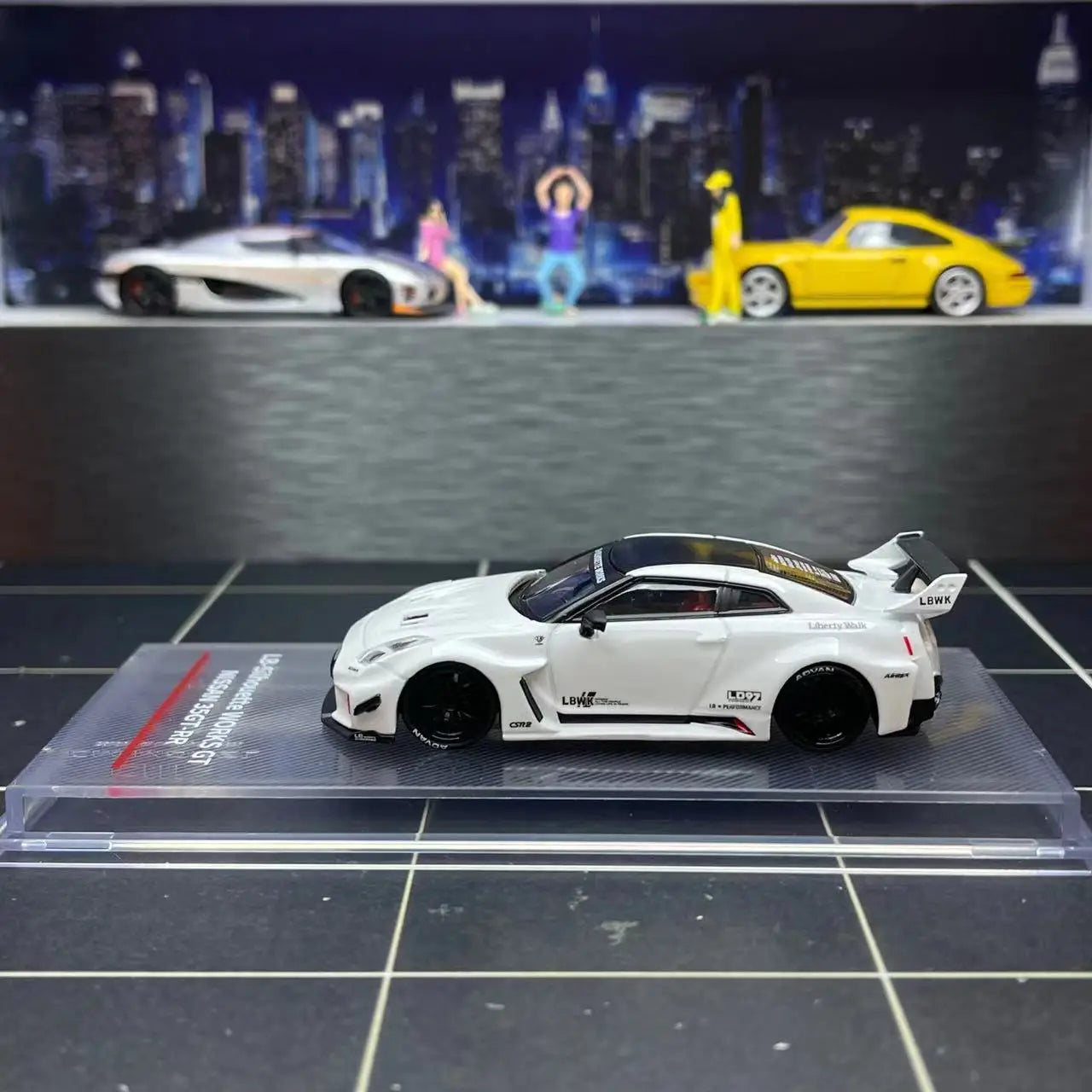 Diecast CM 1:64 Scale Nissan GTR 35GT RR LBWK Wide-body JDM Alloy Car Model Collectible Toy Gift Souvenir Display Ornament